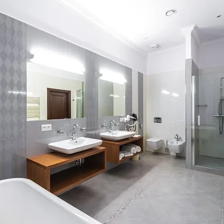 Michael's Palace Hotel 4*